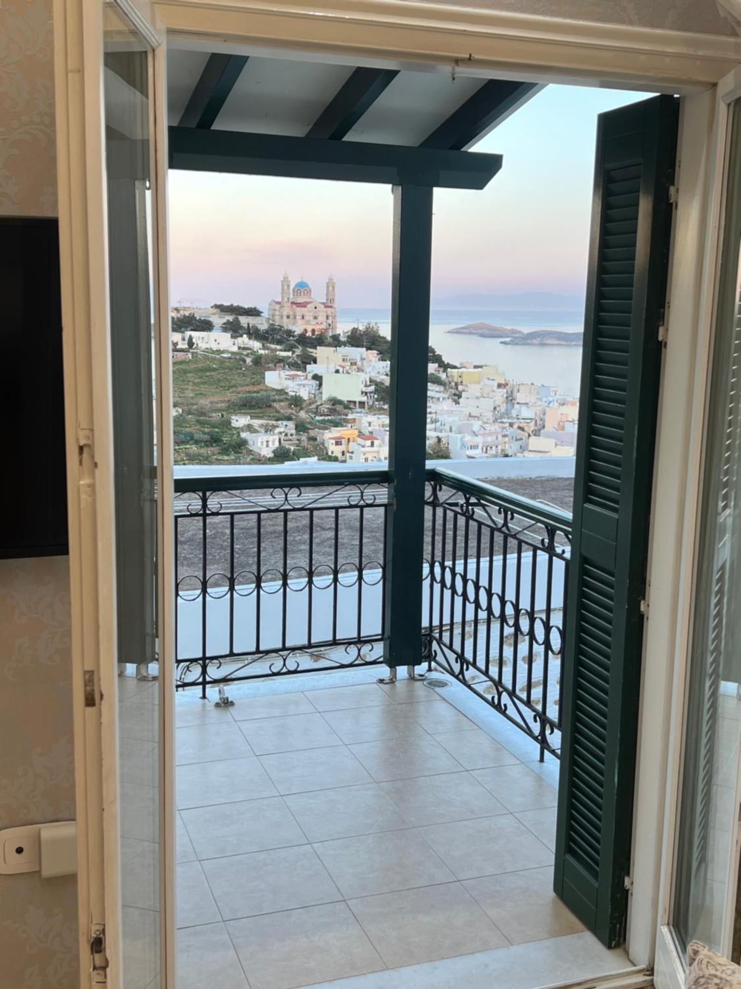 Akadia Syros