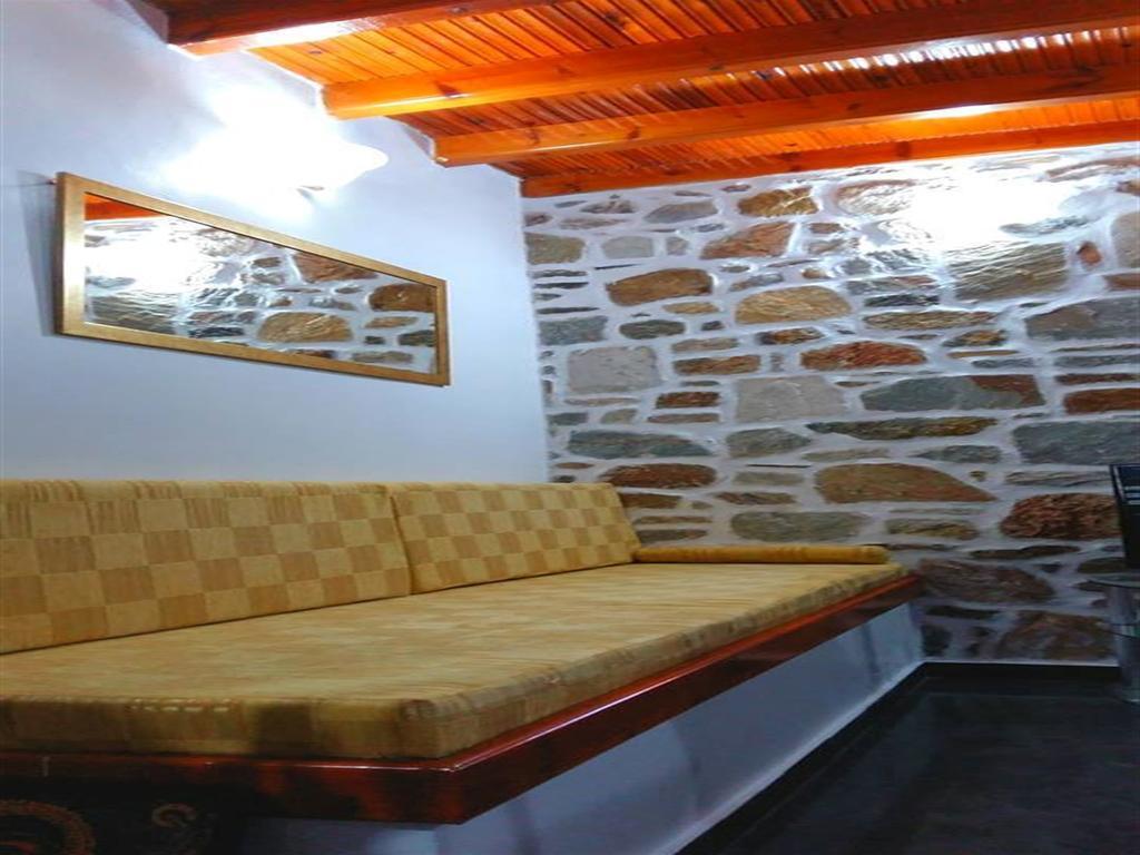 Akadia Syros *